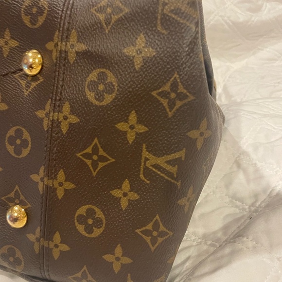 Louis Vuitton Artsy in Monogram LV - Picture 7 of 16